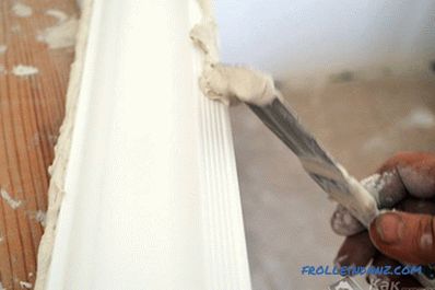 Kako lijepiti stropni postament