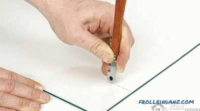 Kako rezati staklo pomoću rezača stakla
