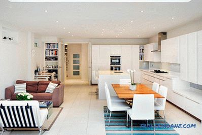 Dizajn dnevne sobe u kombinaciji sa kuhinjom